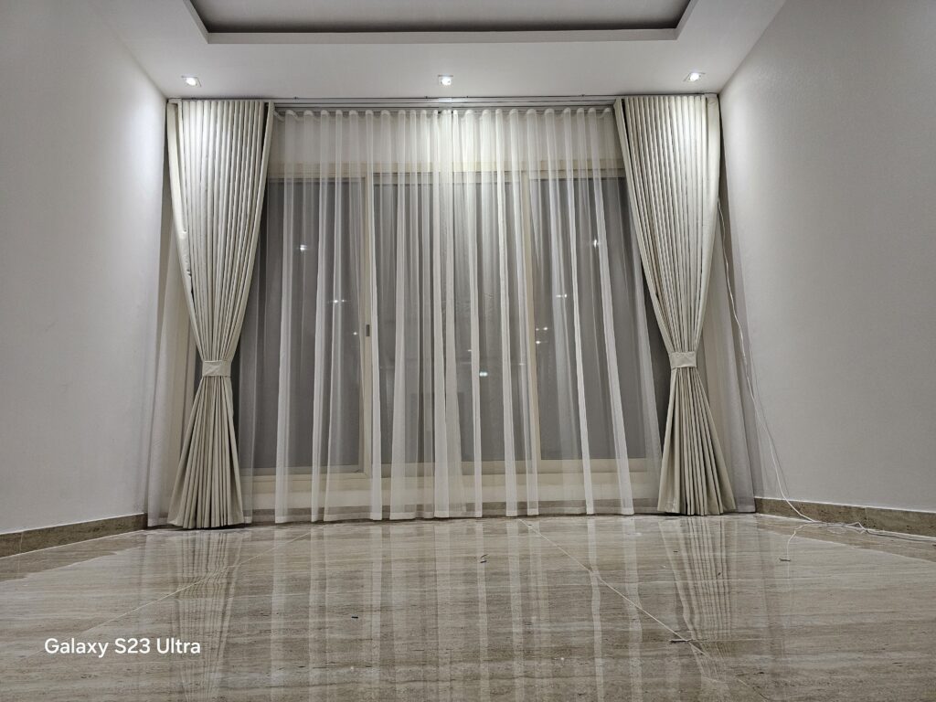 Stylish curtain blinds Dubai