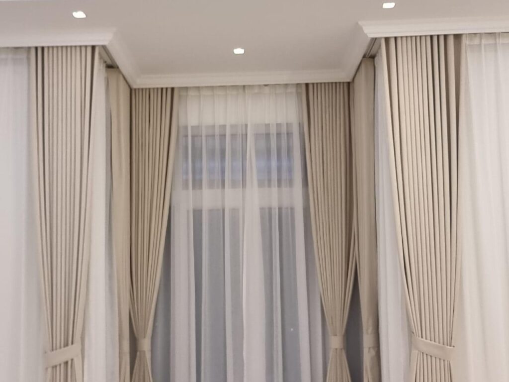 Custom curtains Alain